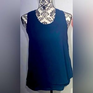Double layered sleeveless blouse